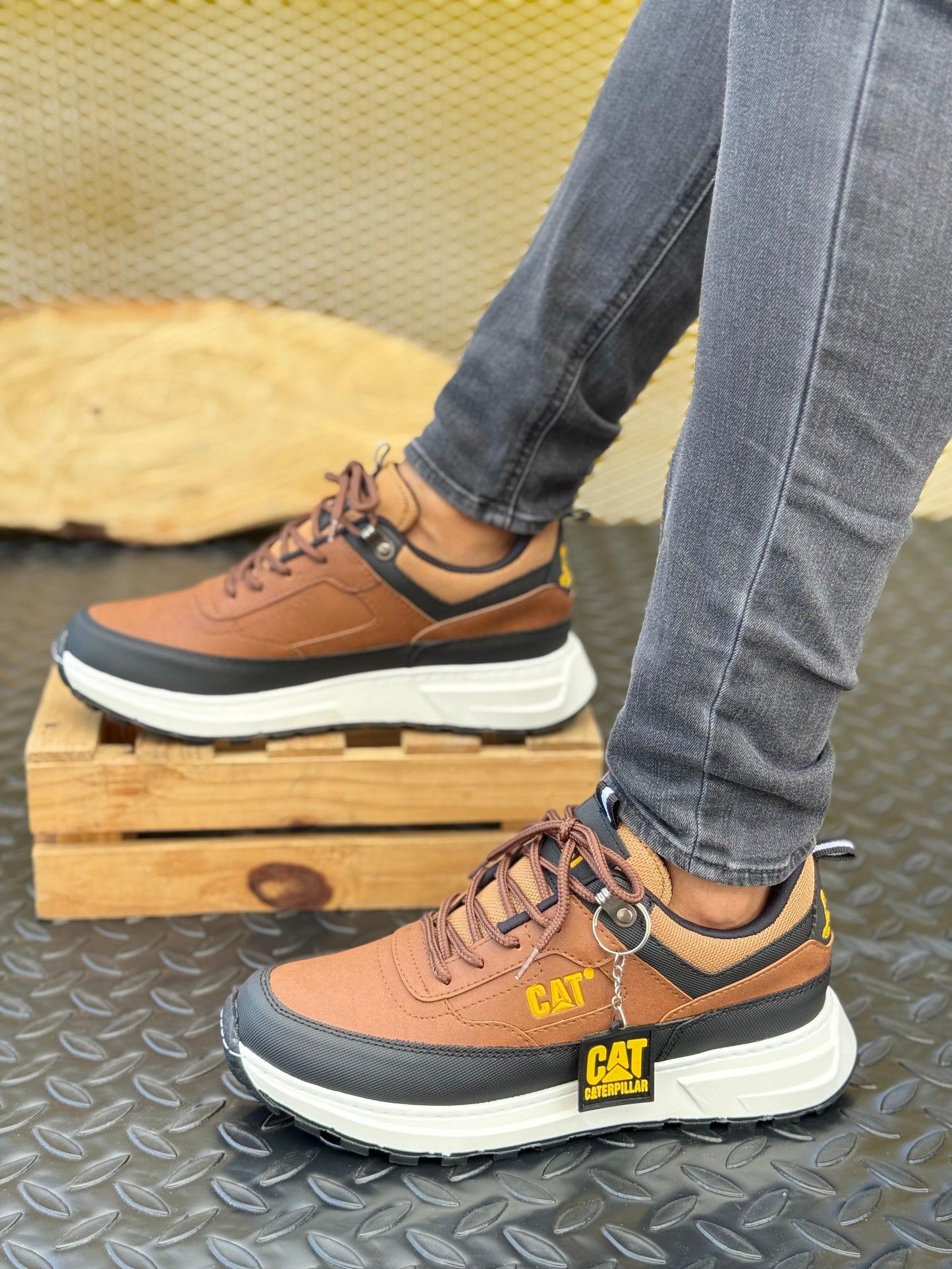 Tenis caballero C010 llavero modelo