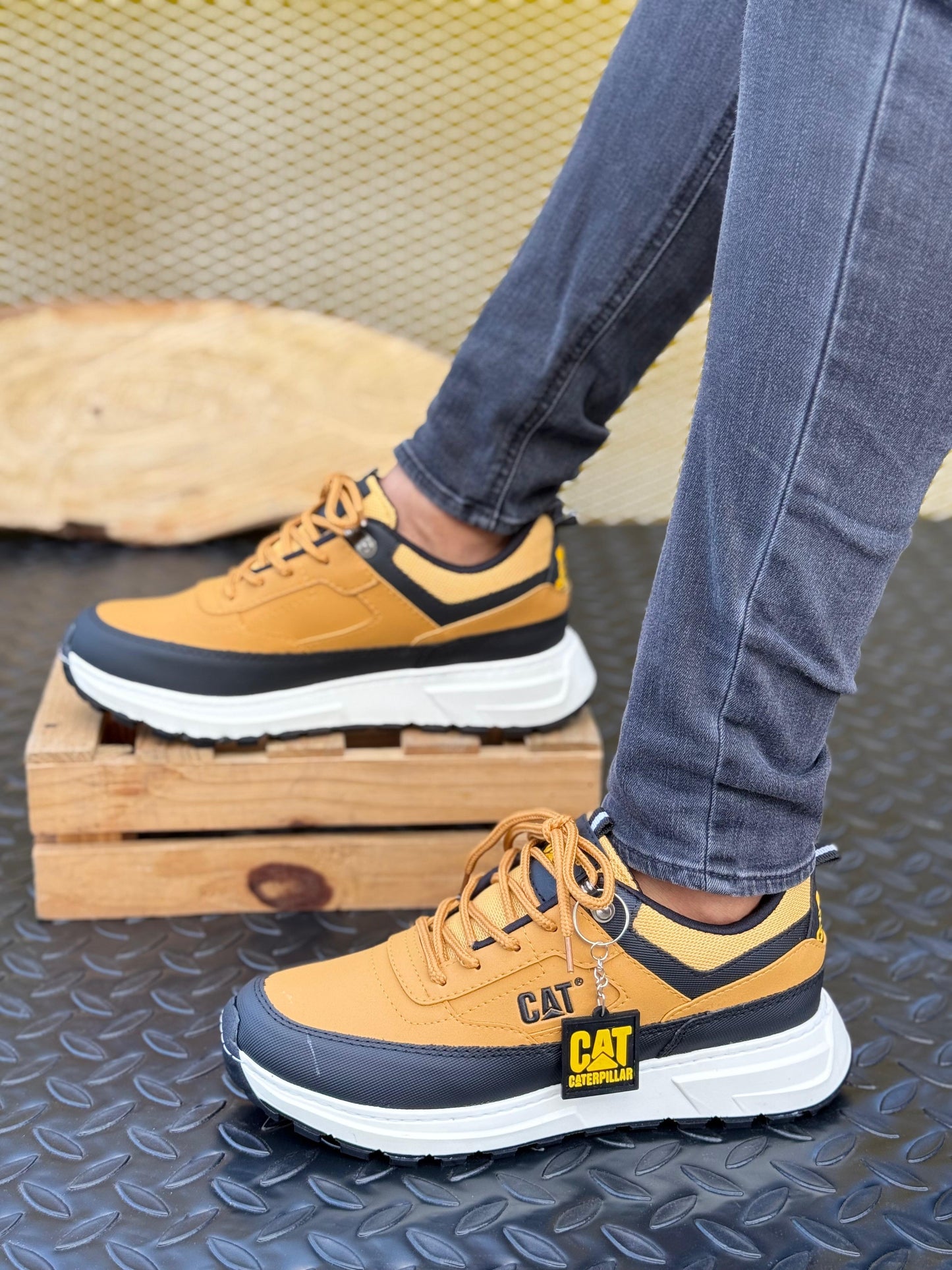 Tenis caballero C010 llavero modelo