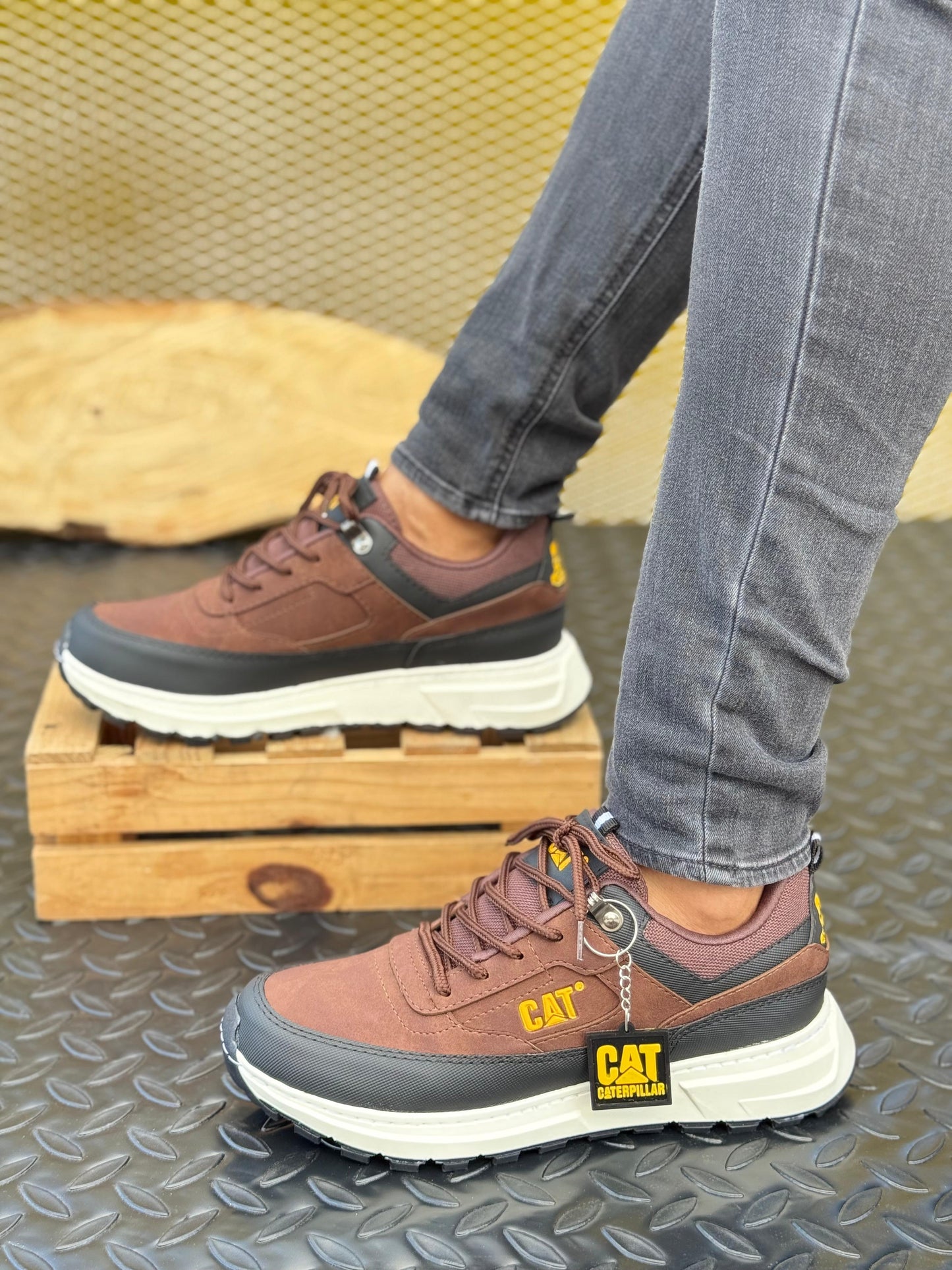 Tenis caballero C010 llavero modelo